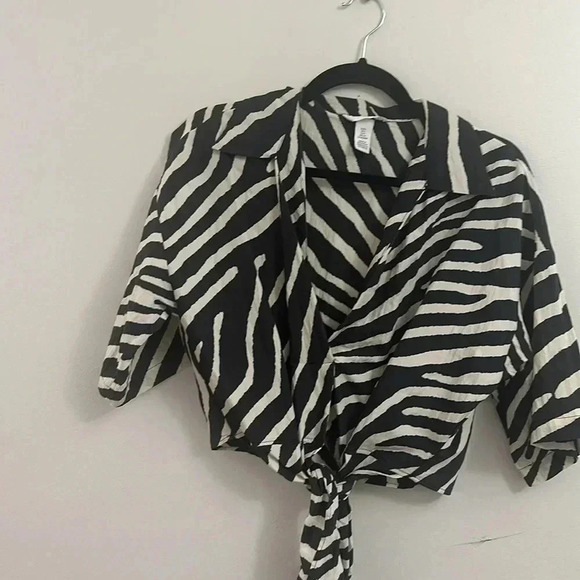 H&M Blouse with tie detaik - Picture 3 of 7